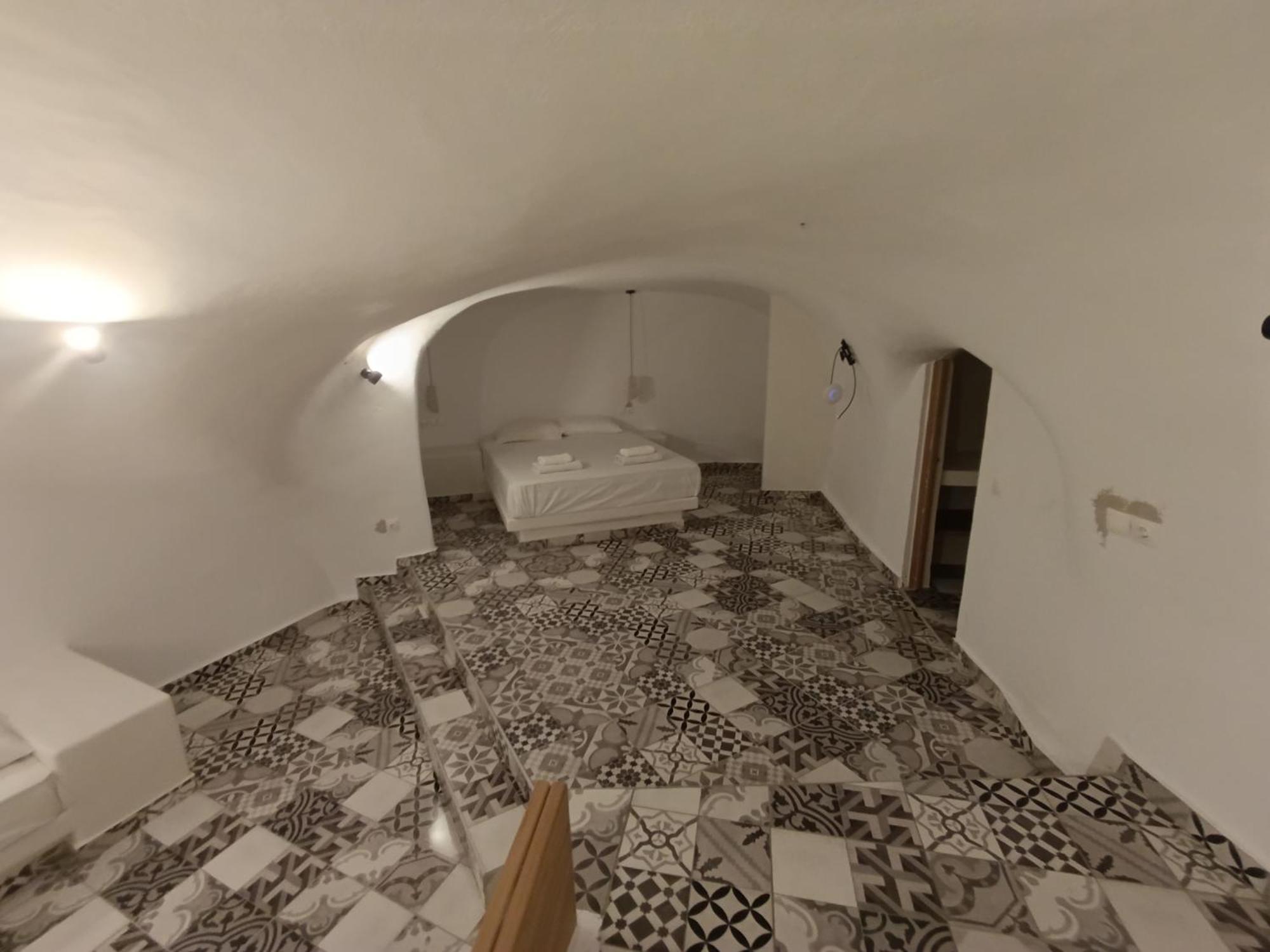 Cycladic Center Cave Rooms Fira  Exterior photo
