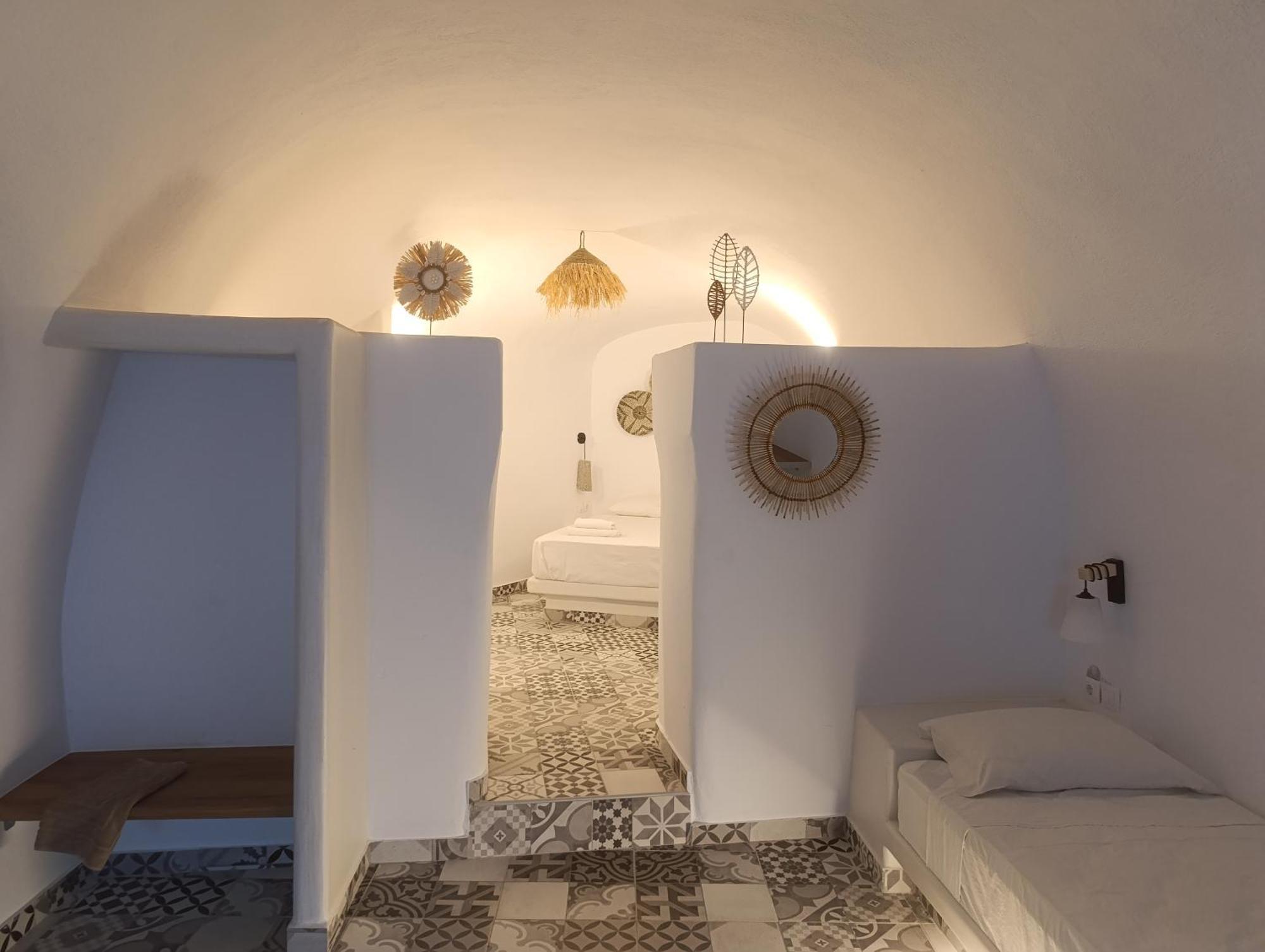 Cycladic Center Cave Rooms Fira  Exterior photo